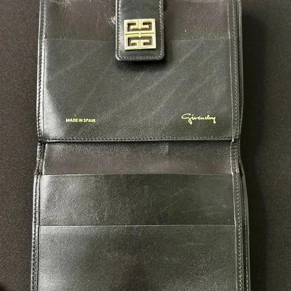 Givenchy Wallet Bundle‎ - Picture 6 of 16